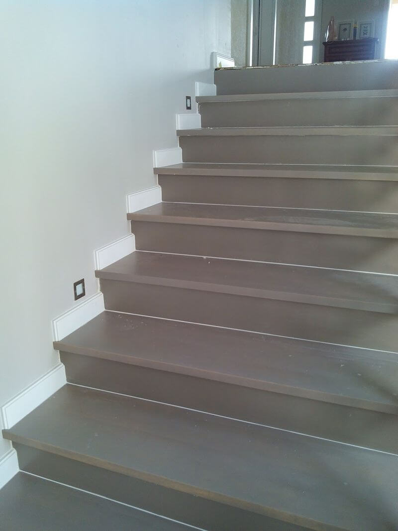 Szurke fa lepcso – Tömör fa lépcső munkáink | Perfekt Bútor